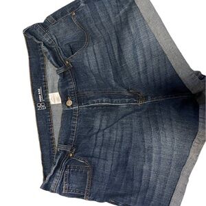 NO BOUNDARIES “HIGH RISE” JUNIORS DENIEM SHORTS SIZE 21!